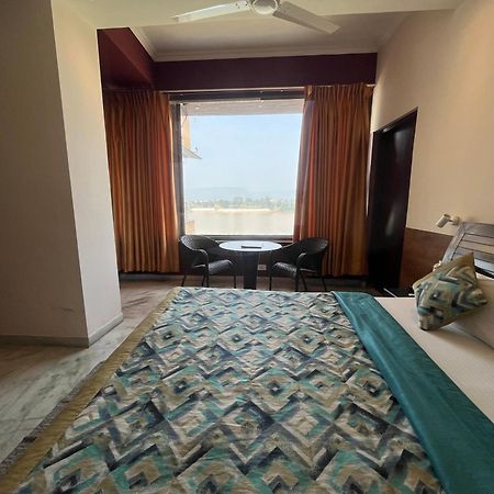 Treehouse Narmade A Riverfront Resort & Spa Narmadapuram Hoshangabad Екстер'єр фото