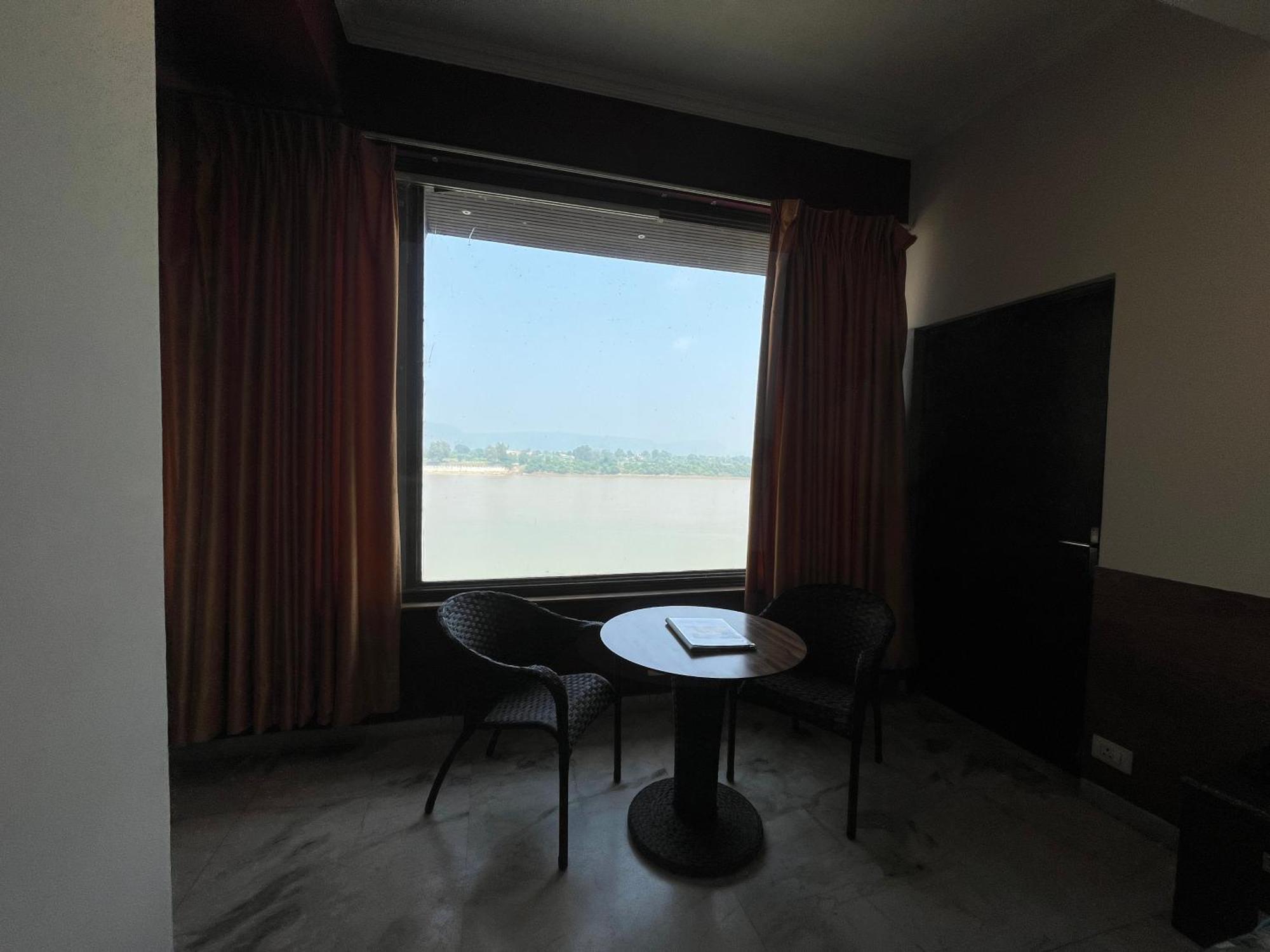 Treehouse Narmade A Riverfront Resort & Spa Narmadapuram Hoshangabad Екстер'єр фото