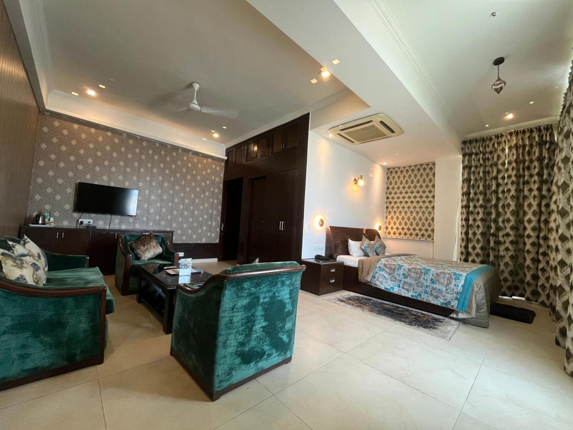 Treehouse Narmade A Riverfront Resort & Spa Narmadapuram Hoshangabad Екстер'єр фото